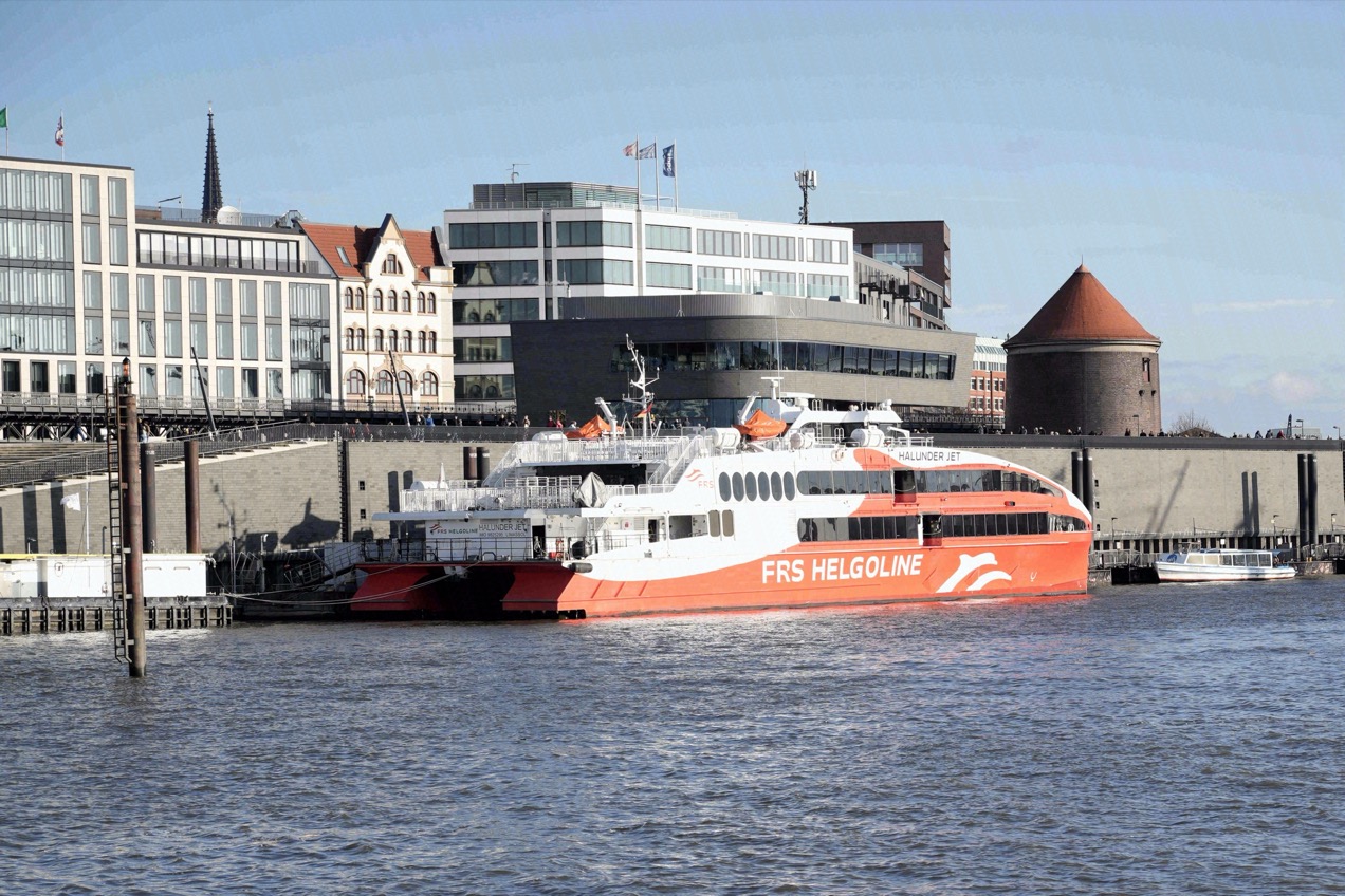 Halunder Jet im Hamburger Hafen